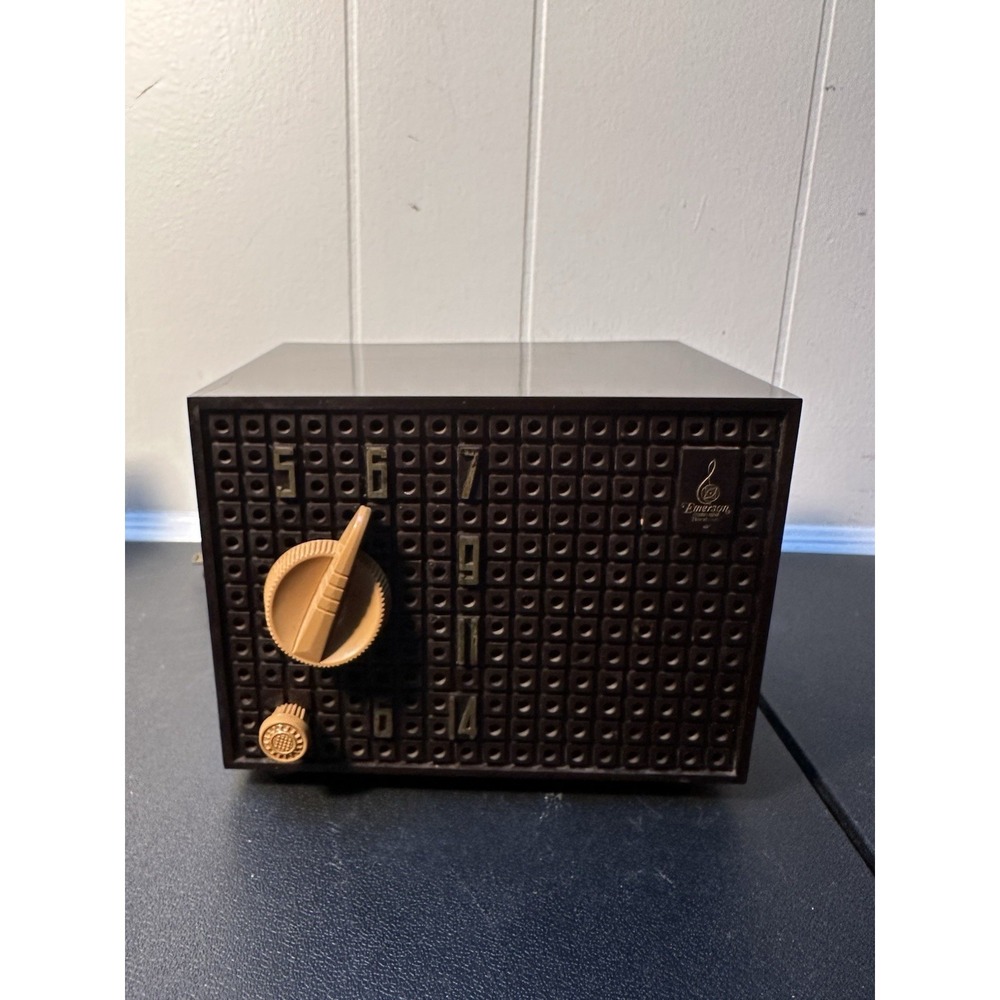 1952‎ Emerson Model 708 Midget AM Radio Receiver